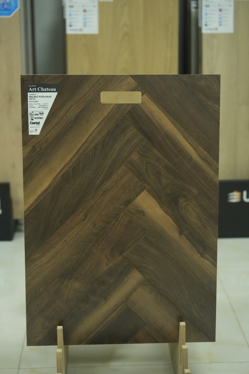 WALNUT KOOLHAAS